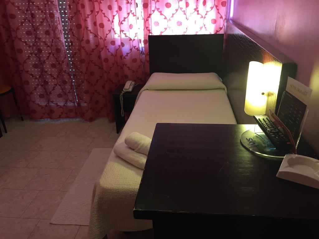 Hotel Okinawa Rimini Room photo